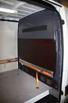 04_sistema di rotaie e cinghie per bloccaggio materiali su sprinter TED
